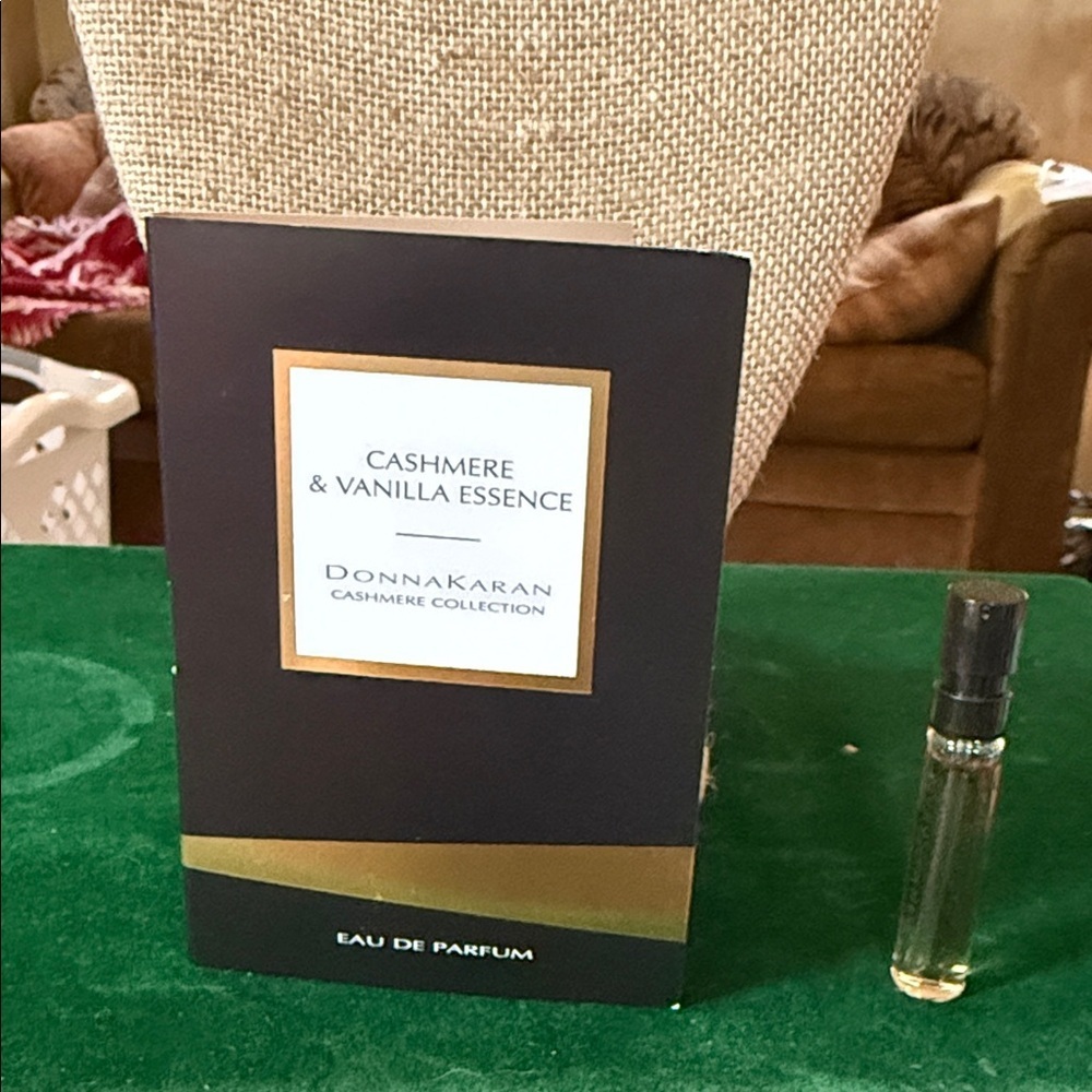 Donna Karan Cashmere & Vanilla Essence Eau de Parfum - Black and Gold​